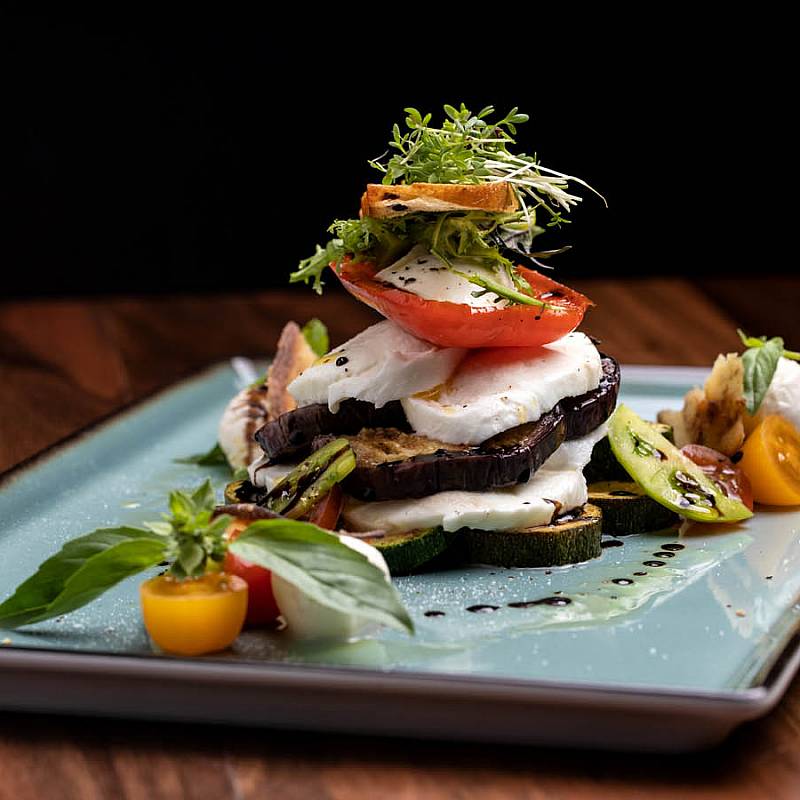 STACKED AND WRAPPED: LASAGNE VON MEDITERRANEM GEMÜSE