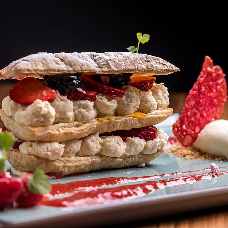 STACKED AND WRAPPED: KLASSISCHES VANILLE-MILLE-FEUILLE